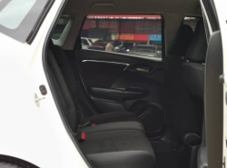 รถมือสอง HONDA JAZZ ปี 2017 สีขาว