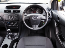 รถมือสอง MAZDA BT-50 ปี 2017 สีขาว