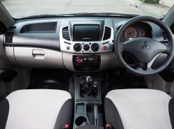 รถมือสอง MITSUBISHI TRITON ปี 2011 สีบรอนซ์