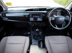 รถมือสอง TOYOTA HILUX REVO ปี 2017 สีขาว