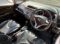 รถมือสอง HONDA JAZZ ปี 2013 สีขาว