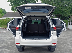 รถมือสอง TOYOTA FORTUNER ปี 2017 สีขาว