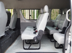 รถมือสอง TOYOTA HIACE ปี 2013 สีบรอนซ์