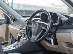 รถมือสอง MAZDA 3 ปี 2012 สีขาว