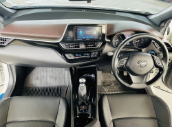 รถมือสอง TOYOTA CHR ปี 2019 สีขาว