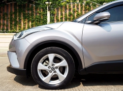 รถมือสอง TOYOTA CHR ปี 2018 สีเทา