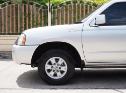 รถมือสอง NISSAN FRONTIER ปี 2004 สีบรอนซ์