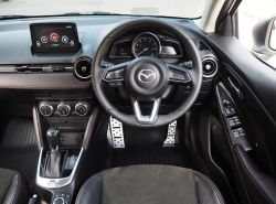 รถมือสอง MAZDA 2 ปี 2018 สีขาว