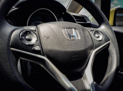 รถมือสอง HONDA JAZZ ปี 2014  สีเหลือง