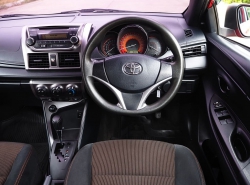 รถมือสอง TOYOTA YARIS ปี 2015 สีแดง