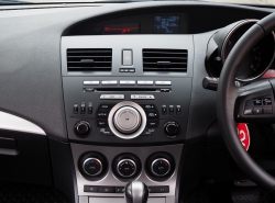 รถมือสอง MAZDA 3 ปี 2014 สีขาว