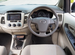 รถมือสอง TOYOTA INNOVA ปี 2012 สีบรอนซ์