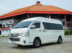 TOYOTA HIACE ปี 2011
