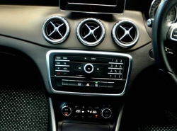 รถมือสอง MERCEDES-BENZ GLA-CLASS GLA200 ปี 2016 สีขาว