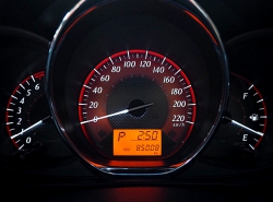 รถมือสอง TOYOTA YARIS ปี 2013 สีส้ม