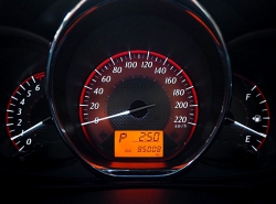 รถมือสอง TOYOTA YARIS ปี 2013 สีส้ม