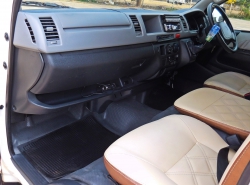 รถมือสอง TOYOTA HIACE ปี 2011 สีขาว