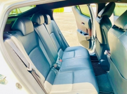 รถมือสอง TOYOTA CHR ปี 2019 สีขาว