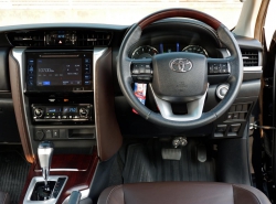 รถมือสอง TOYOTA FORTUNER ปี 2017 สีดำ