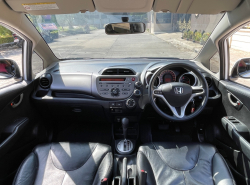 รถมือสอง HONDA JAZZ ปี 2013 สีขาว