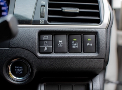 รถมือสอง TOYOTA CAMRY ปี 2017 สีขาว